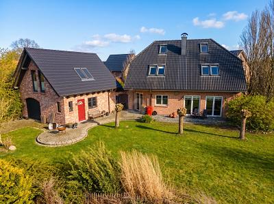 GROßZÜGIG WOHNEN, RUHIG LEBEN, FLEXIBEL ARBEITEN - Einfamilienhaus Bevern | Angebot:26984373