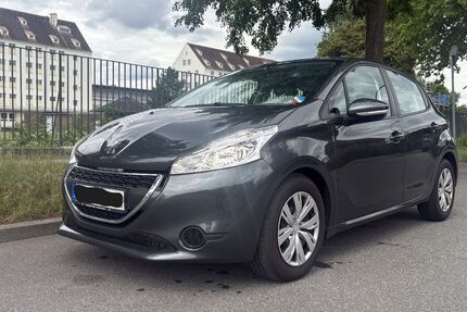 Peugeot 208 140.500 km 4.990 &euro; Hamburg 22045