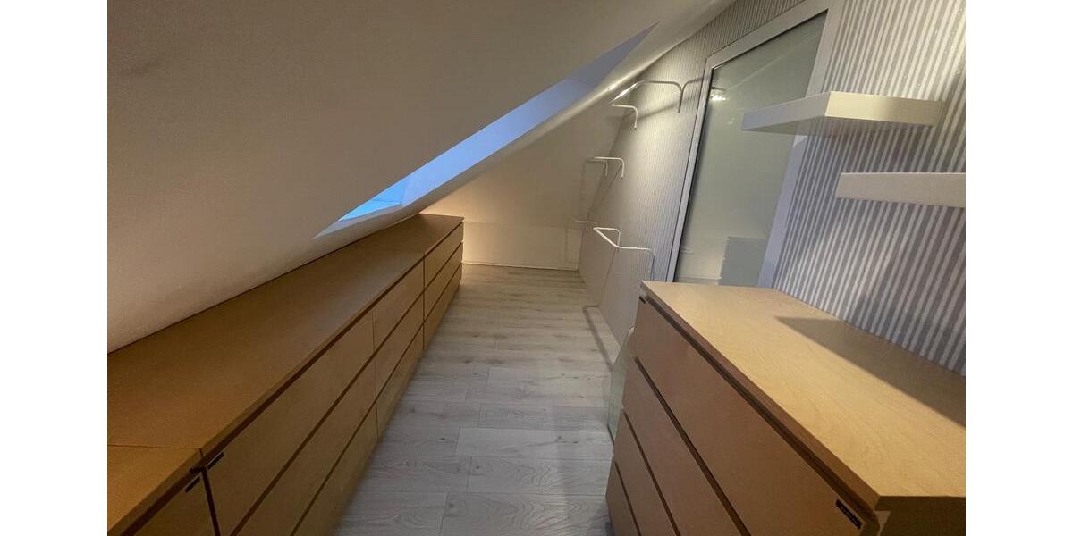 Dachgeschoßwohnung Rellingen - 3 Zimmer, 83 m&sup2;, 1.900&euro; | Angebot:25942313