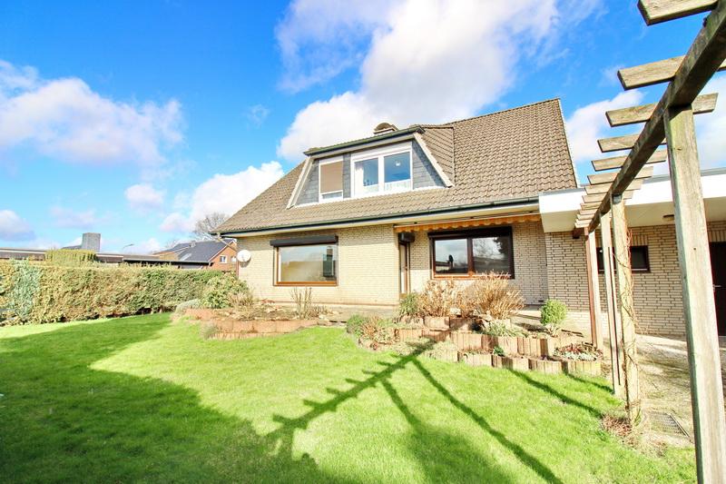 !! Toplage mit Gewinn !! Großzügiges Zwei-Familienhaus mit hohem Wertsteigerungspotential !! - Mehrfamilienhaus, Wohnhaus Alveslohe | Angebot:25883192