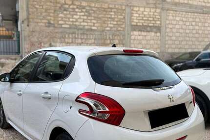 Peugeot 208 389.000 km 4.500 &euro; Hamburg 21107