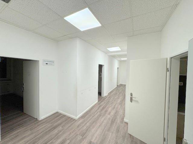 Gewerbeobjekt Ahrensburg - 6 Zimmer, 172 m&sup2;, 1.640&euro; | Angebot:25696643