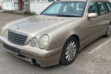 Mercedes-Benz E 320 237.037 km 2.990 &euro; Hamburg 20537