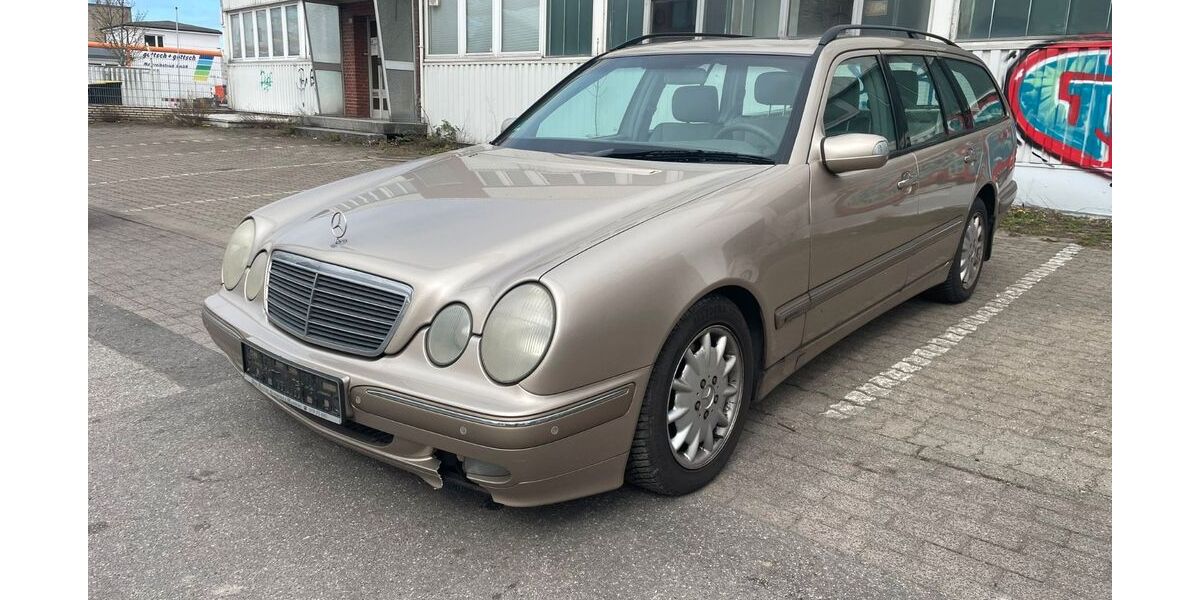 Mercedes-Benz E 320 237.037 km 2.990 &euro; Hamburg 20537