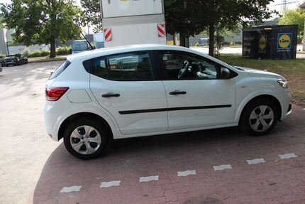 Dacia Sandero 8.000 km 12.200 &euro; Hamburg 22549