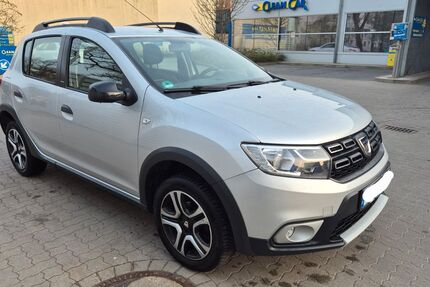 Dacia Sandero 87.000 km 7.999 &euro; Hamburg 20535