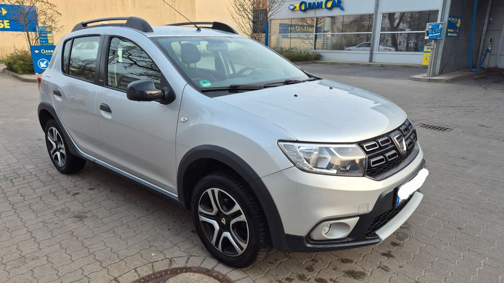 Dacia Sandero 87.000 km 7.999 &euro; Hamburg 20535