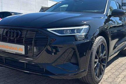 Audi e-tron 23.788 km 32.950 &euro; Hamburg 22047