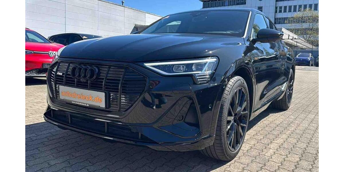 Audi e-tron 23.788 km 32.950 &euro; Hamburg 22047