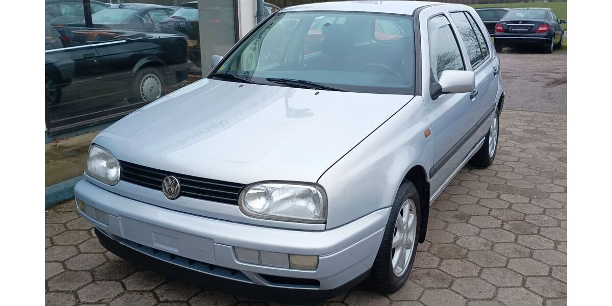 VW Golf 121.529 km 2.999 &euro; Stapelfeld 22145