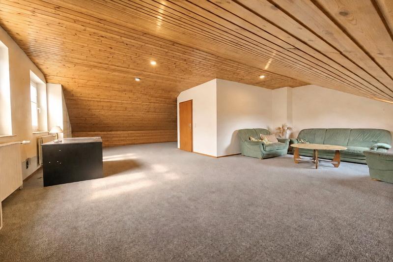 Familienhaus mit über 170 qm außergewöhnlichem Raumangebot und großem Gestaltungspotenzial - inkl. Garage ! - Reihenendhaus Ellerau | Angebot:27055171