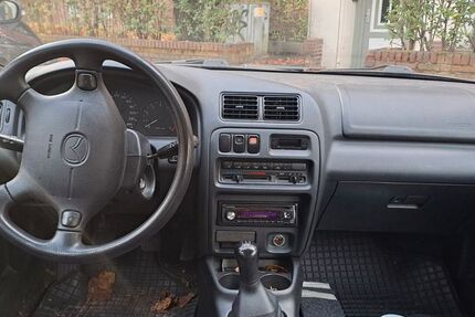 Mazda 323 232.000 km 650 &euro; HAMBURG 22087