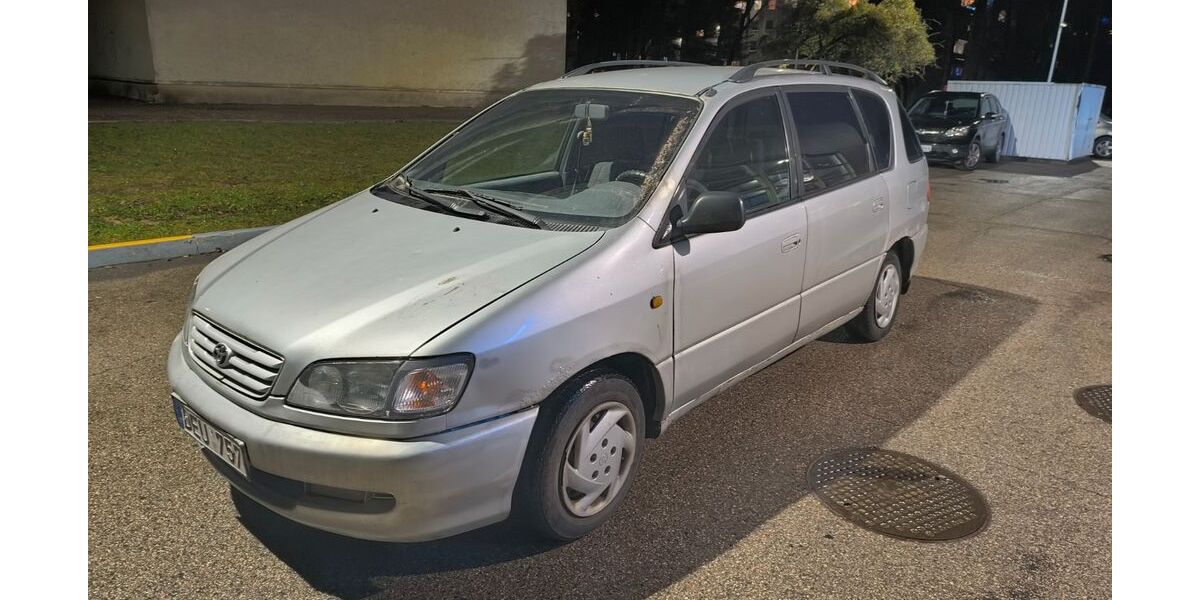 Toyota Picnic 185.000 km 2.499 &euro; Hamburg 22547