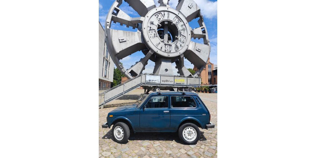 Lada Niva 67.900 km 6.250 &euro; Hamburg 22083
