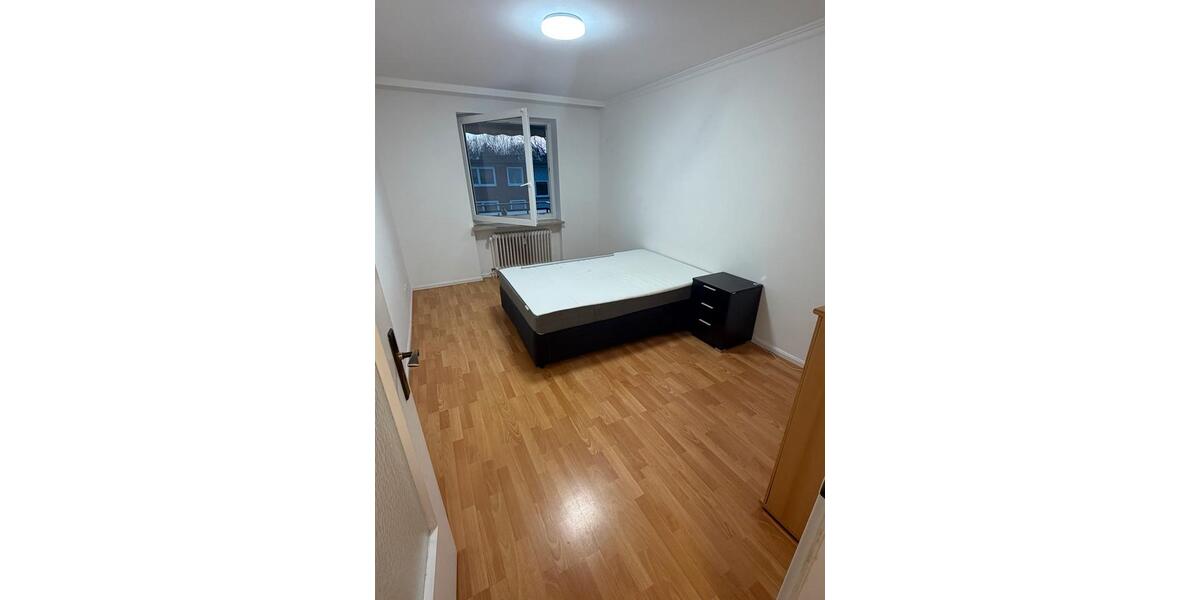 Erdgeschoßwohnung Hamburg Wandsbek - 3 Zimmer, 83 m&sup2;, 1.700&euro; | Angebot:25873436