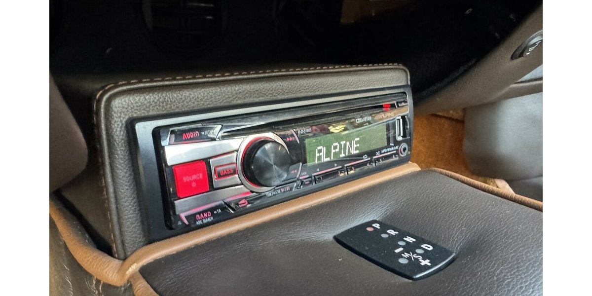 Morgan Plus 8 4.8 AERO8 GOLDFINGER 007 9.999 km 139.999 &euro; Hamburg 22339