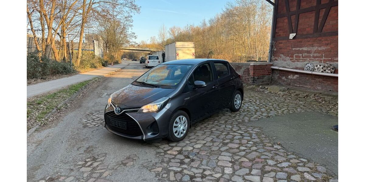 Toyota Yaris 218.341 km 7.900 &euro; HAMBURG 22113