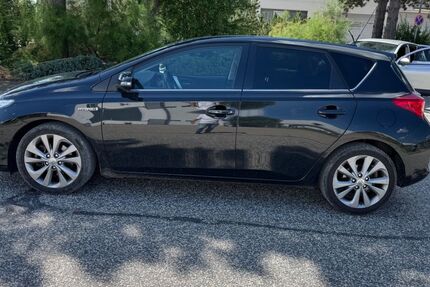 Toyota Auris 124.770 km 10.490 &euro; Barsbüttel 22885