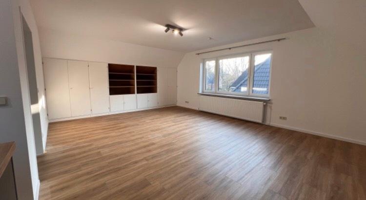Dachgeschoßwohnung Hamburg Niendorf - 2 Zimmer, 92 m&sup2;, 1.690&euro; | Angebot:24700356