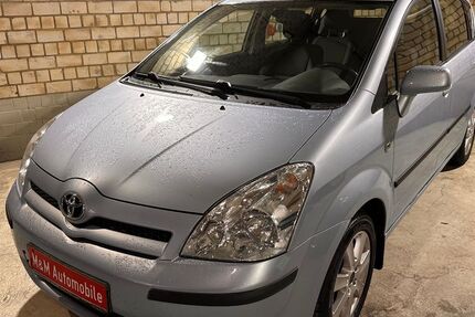 Toyota Corolla Verso 117.000 km 5.299 &euro; Hamburg 21079