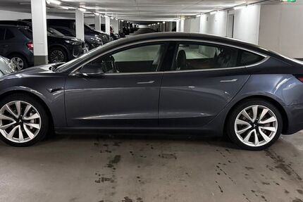 Tesla Model 3 68.400 km 23.500 &euro; Hamburg 22119