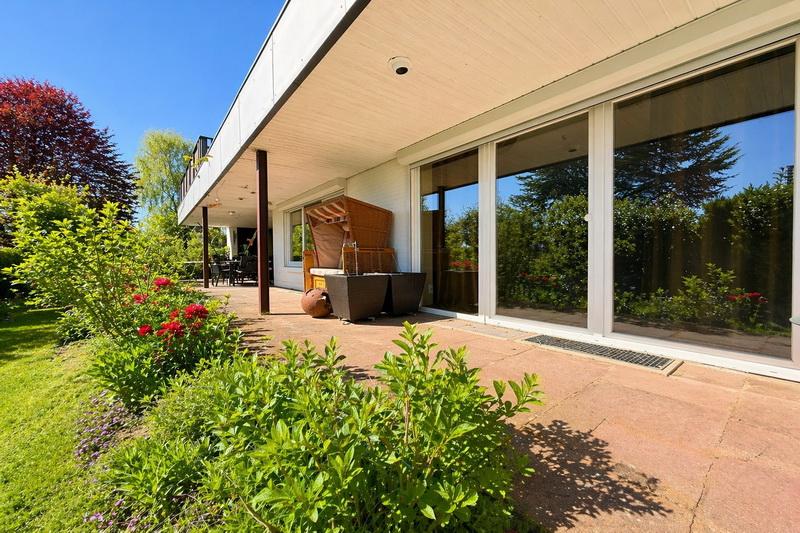 *** Hier läßt es sich leben *** Großzügiges Architektenhaus in begehrter, ruhiger TOP-Lage, mit Einliegerwohnung. - Zweifamilienhaus Henstedt-Ulzburg Ulzburg | Angebot:26382175