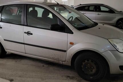 Ford Fiesta 210.000 km 790 &euro; hamburg 22159