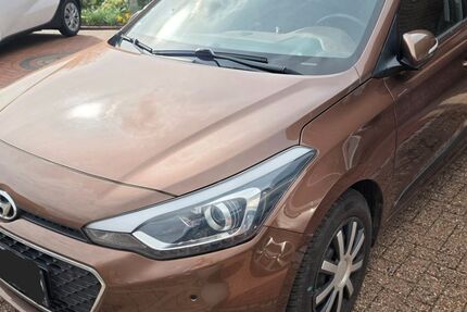 Hyundai i20 82.229 km 8.499 &euro; Hamburg 20457