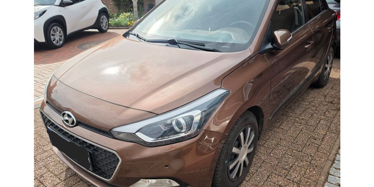 Hyundai i20 82.229 km 8.499 &euro; Hamburg 20457