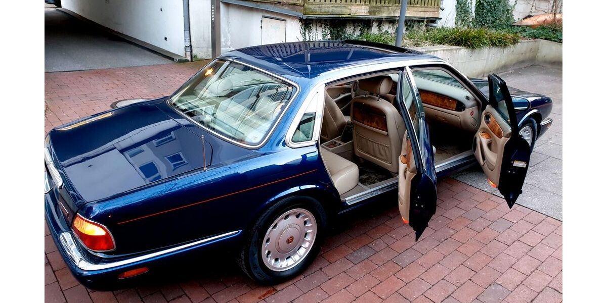 Jaguar Daimler 159.680 km 23.990 &euro; Hamburg 22085