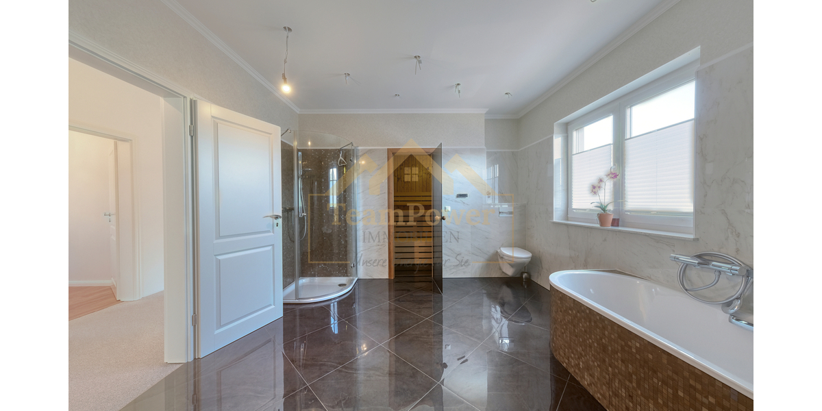 Exklusive Familienresidenz in TOP Lage - Modern, energieeffizient & großzügig Inkl. Sauna und Pool ! - Einfamilienhaus Henstedt-Ulzburg Ulzburg | Angebot:25365899