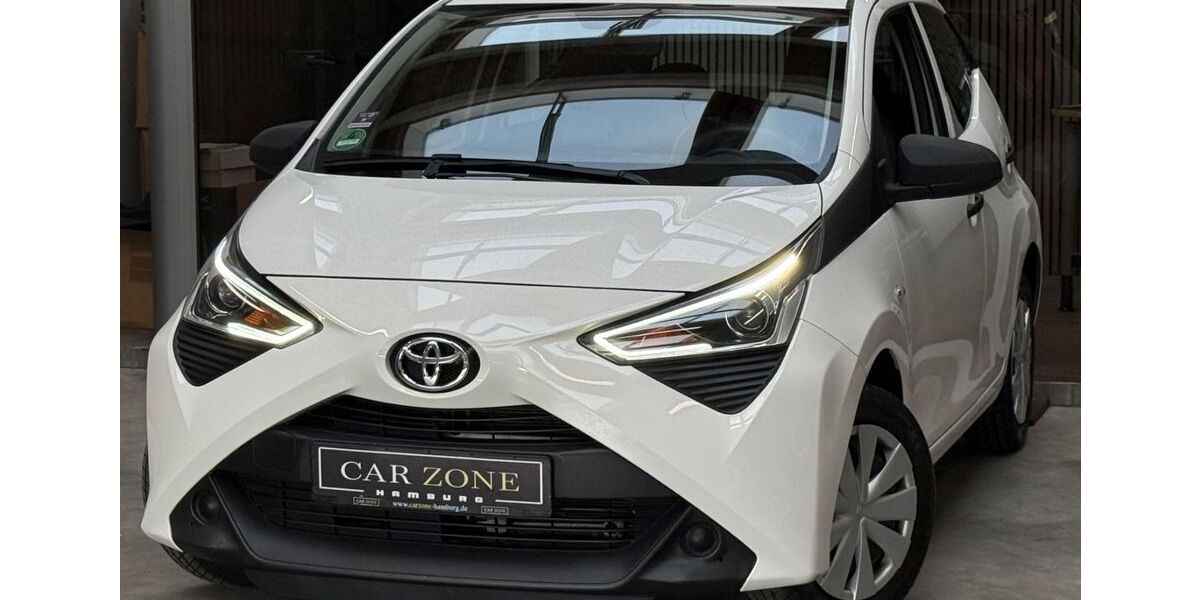 Toyota Aygo (X) 41.320 km 9.690 &euro; Hamburg 20539
