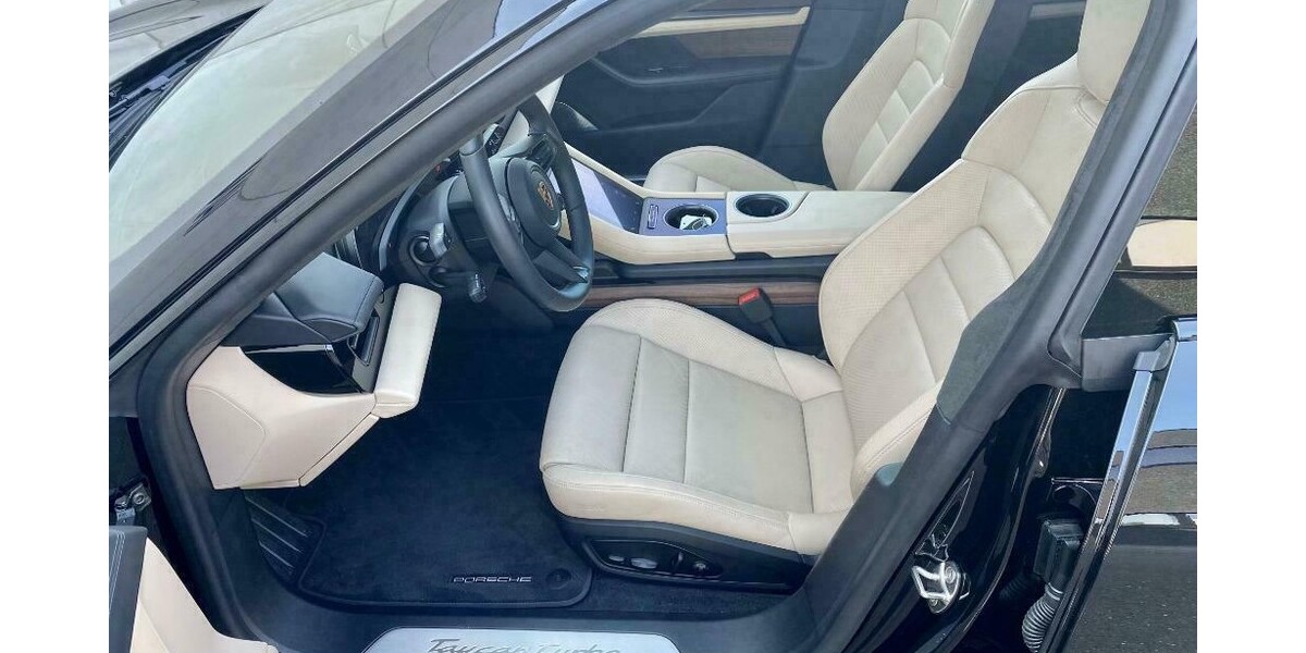 Porsche Taycan 7.400 km 120.600 &euro; Hamburg 20038