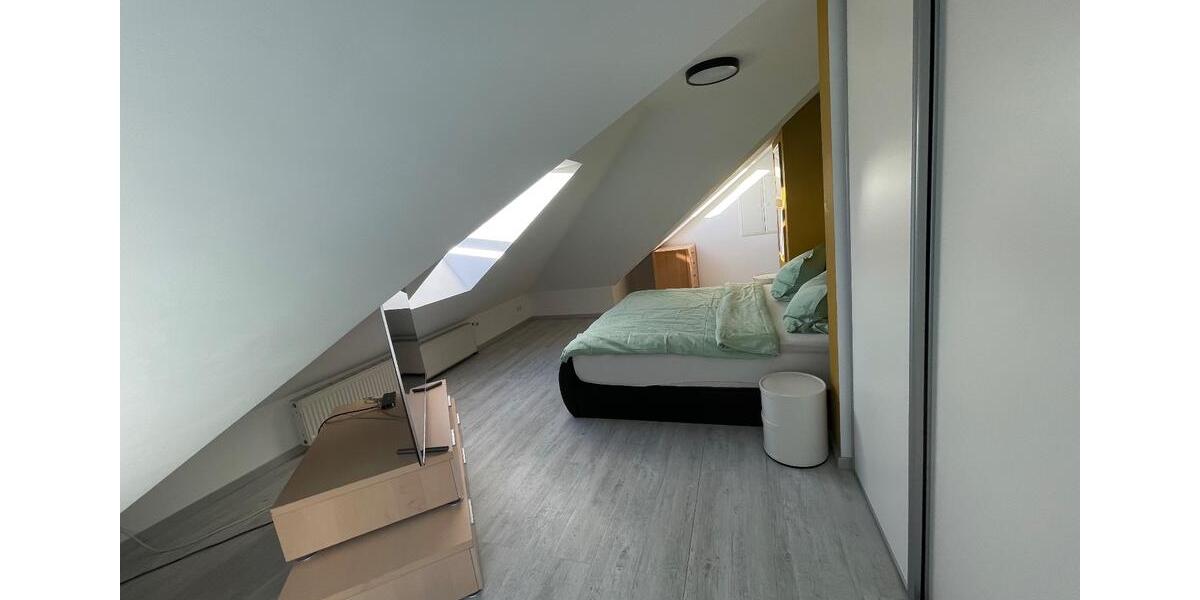 Dachgeschoßwohnung Rellingen - 3 Zimmer, 83 m&sup2;, 1.900&euro; | Angebot:25942313