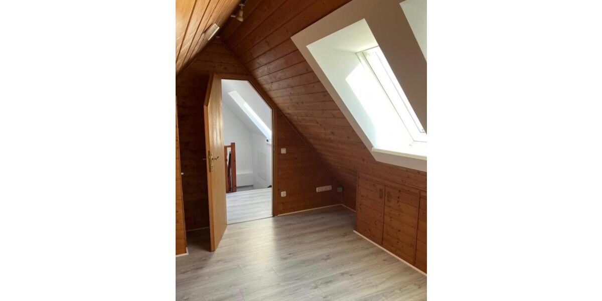 Doppelhaushälfte Pinneberg - 9 Zimmer, 132 m&sup2;, 1.750&euro; | Angebot:25538749