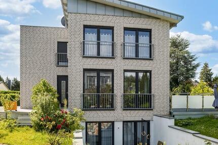 Wohnung Hamburg Wandsbek - 5 Zimmer, 195 m&sup2;, 3.000&euro; | Angebot:25285587