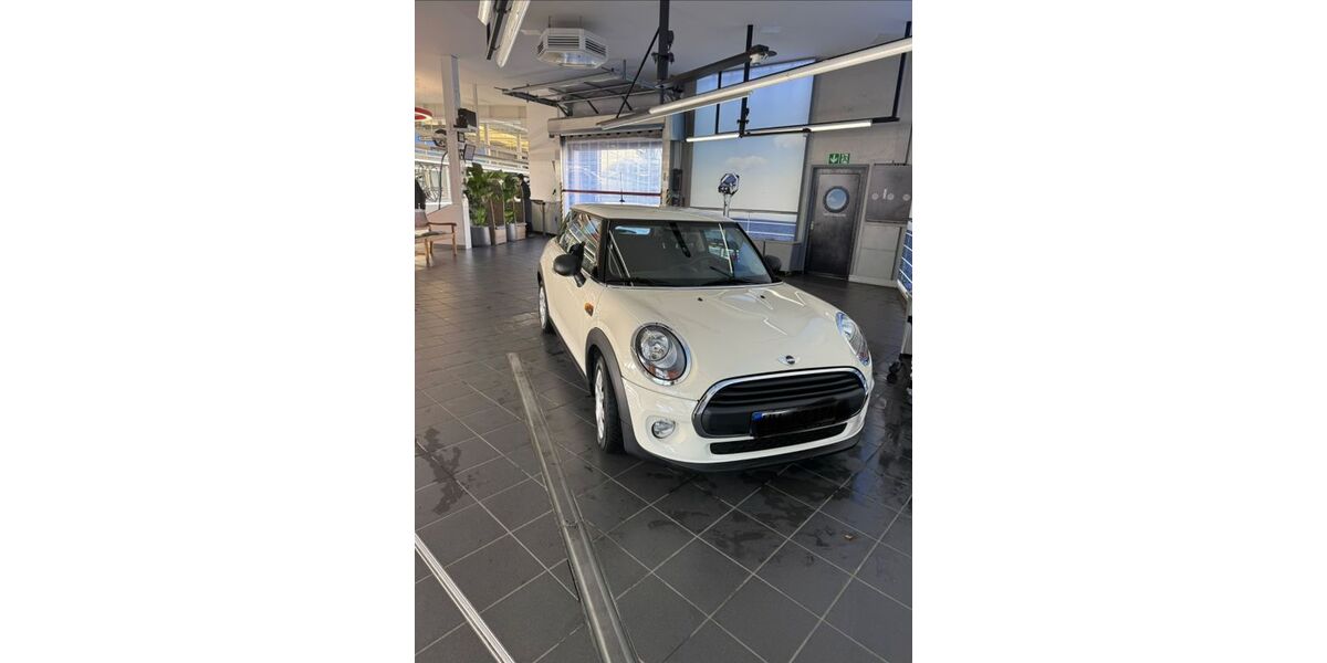 Mini One First 81.115 km 7.000 &euro; Hamburg 22303