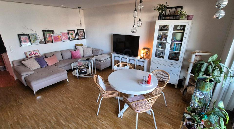 Hochparterre Hamburg Wandsbek - 2 Zimmer, 61 m&sup2;, 1.176&euro; | Angebot:26001538