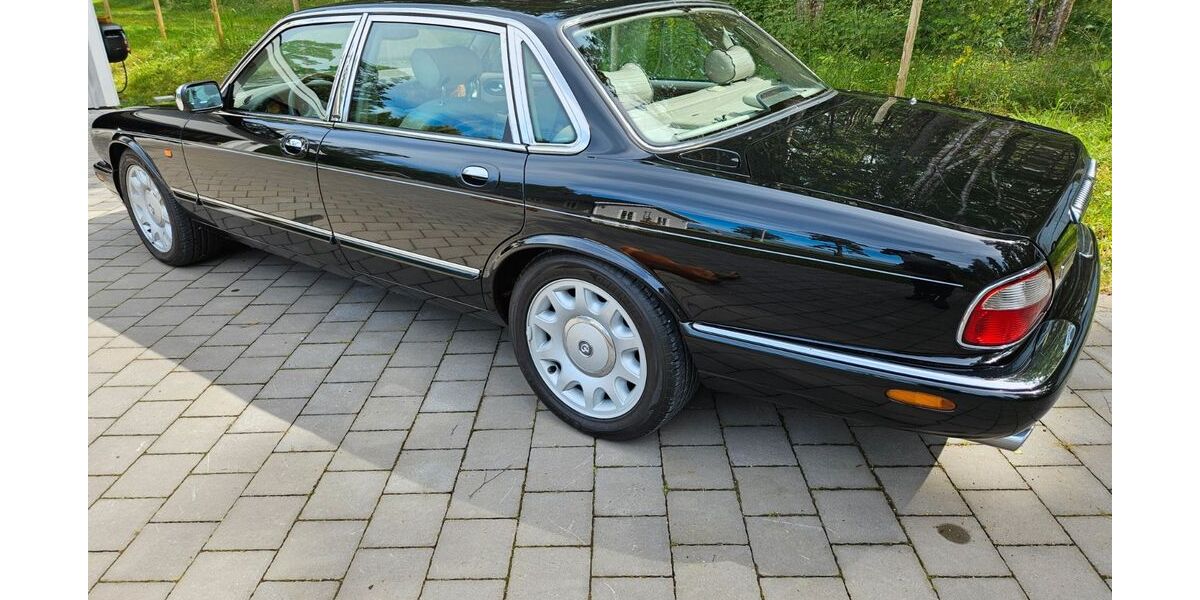 Jaguar Daimler 186.500 km 26.250 &euro; Hamburg 22587