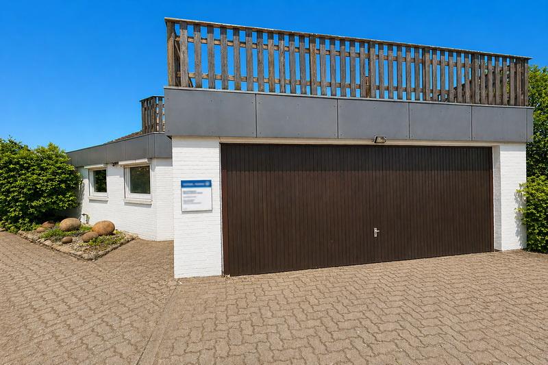*** Hier läßt es sich leben *** Großzügiges Architektenhaus in begehrter, ruhiger TOP-Lage, mit Einliegerwohnung. - Zweifamilienhaus Henstedt-Ulzburg Ulzburg | Angebot:26382175