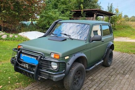 Lada Niva 22.500 km 8.900 &euro; Elmenhorst 23869