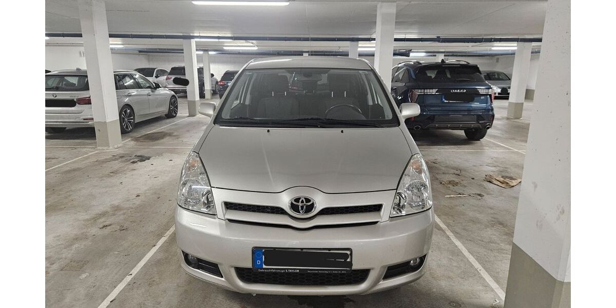 Toyota Corolla Verso 184.053 km 3.900 &euro; Hamburg 22303