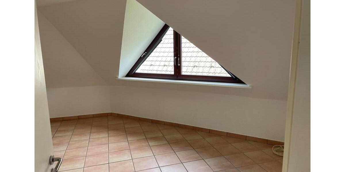 Dachgeschoßwohnung Quickborn - 3 Zimmer, 116 m&sup2;, 1.200&euro; | Angebot:24611415