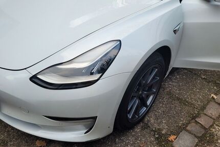 Tesla Model 3 184.000 km 19.500 &euro; Hamburg 21147