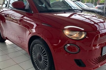 Fiat 500e 44.371 km 19.900 &euro; Hamburg 22525