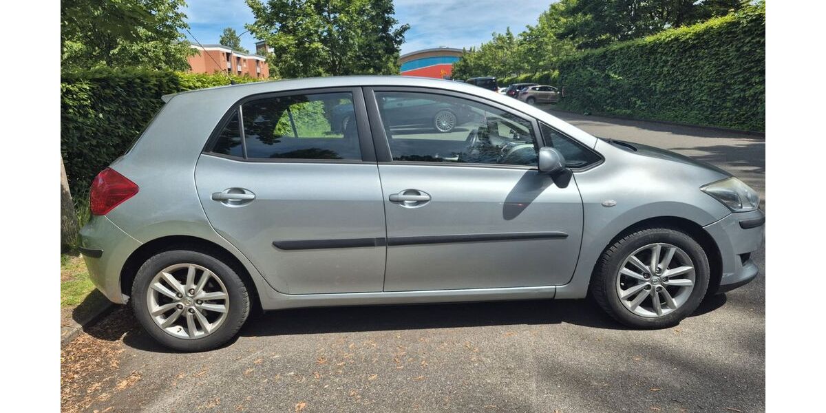 Toyota Auris 151.930 km 4.500 &euro; Hamburg 22049