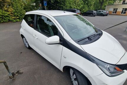 Toyota Aygo (X) 75.300 km 6.490 &euro; Hamburg 22143