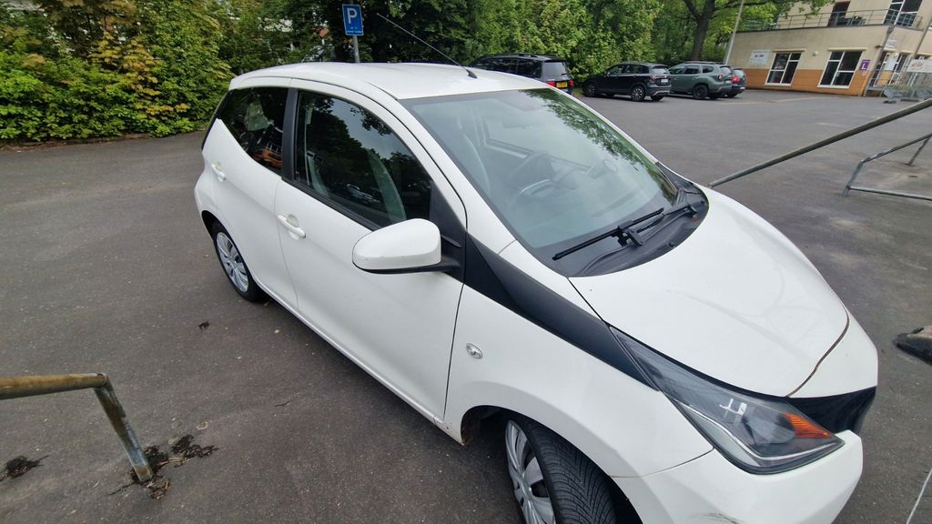 Toyota Aygo (X) 75.300 km 6.490 &euro; Hamburg 22143