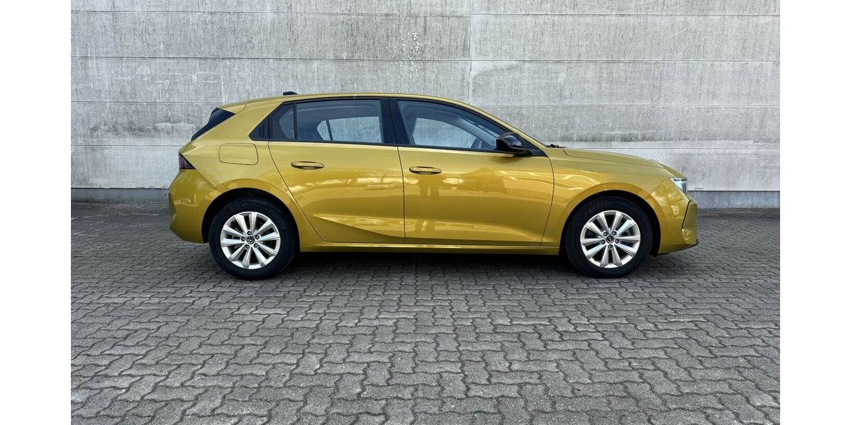 Opel Astra L INITIALE in AMBER Kult Gelb Metallic 1.001 km 19.999 &euro; Hamburg 22339