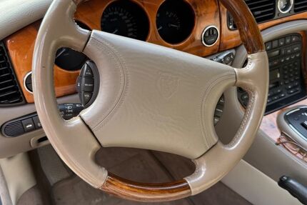 Jaguar XJ8 197.000 km 8.100 &euro; Bargfeld-Stegen 23863